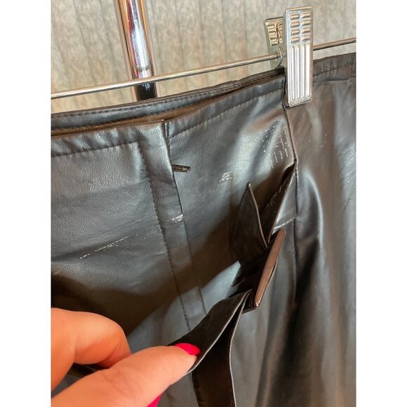 Mini Faux-Leather Black Skirt with Belted Accent Sz S - Picture 5 of 9